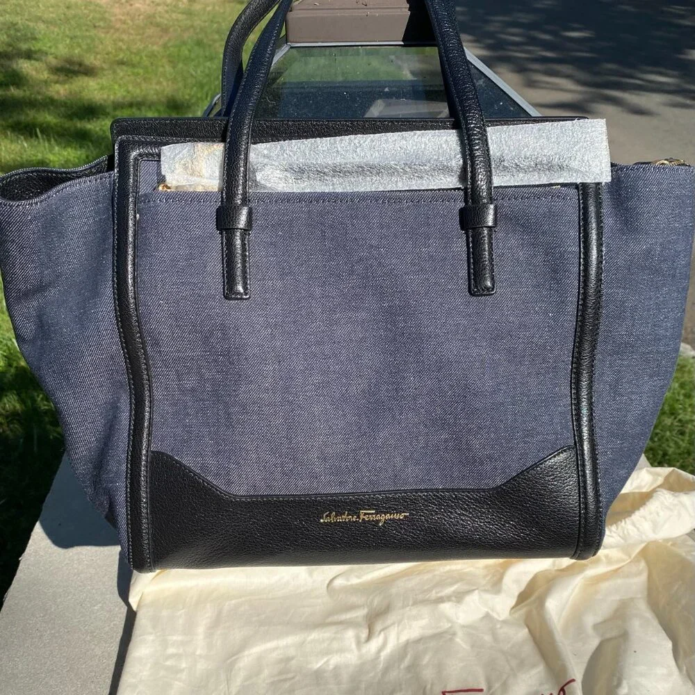 Luxury Handbag - Picture 3 of 13